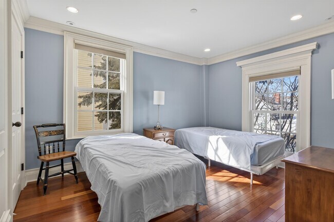 Building Photo - 7 Islington St