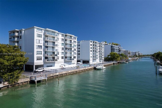 Building Photo - 10000 W Bay Harbor Dr