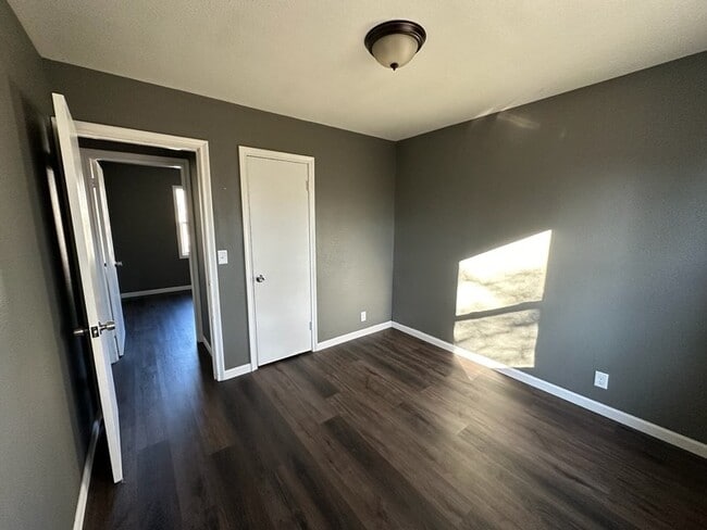 Building Photo - 4321 Deerfield St