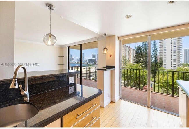 Building Photo - 290 174th St St