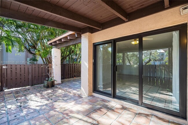 Building Photo - 495 W Park Dr