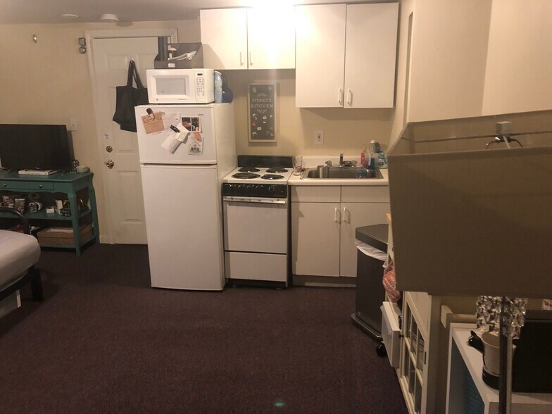 Primary Photo - 43 Anderson St