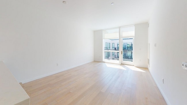Building Photo - 370 9th St