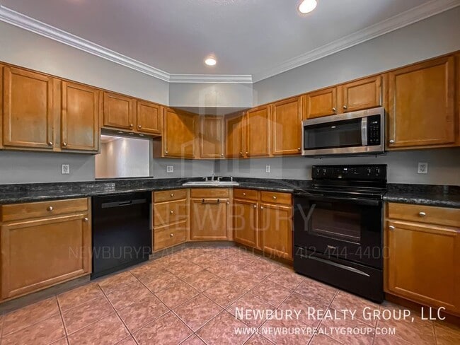 Building Photo - 135 Banksville Pl