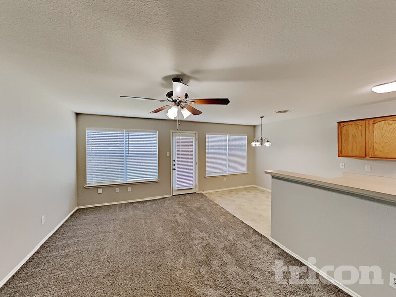 Building Photo - 1461 Pine Ln