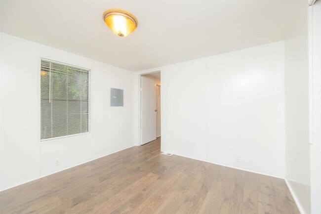 Building Photo - 7553 US-1