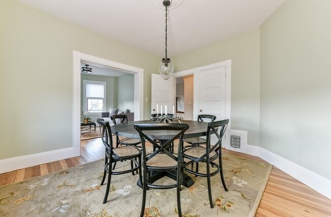 Building Photo - 132 Paul Gore St