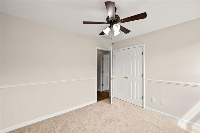 Building Photo - 10870 Brunson Dr