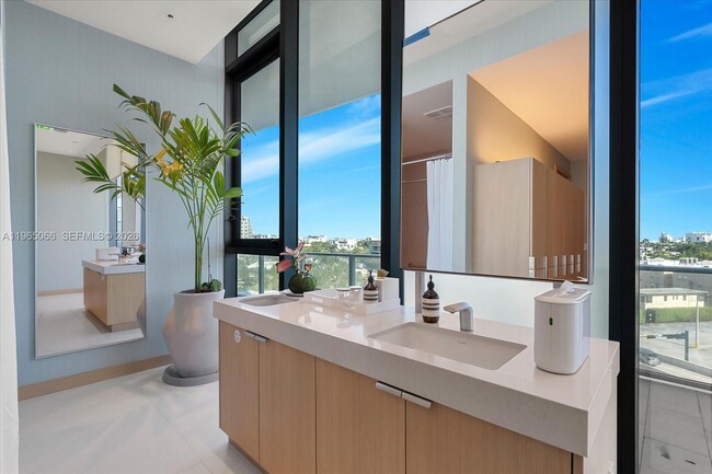 Building Photo - 501 West Ave