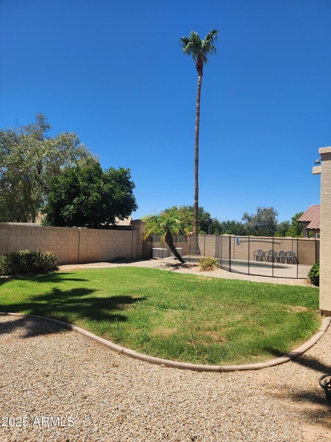 Building Photo - 1853 E Shannon St