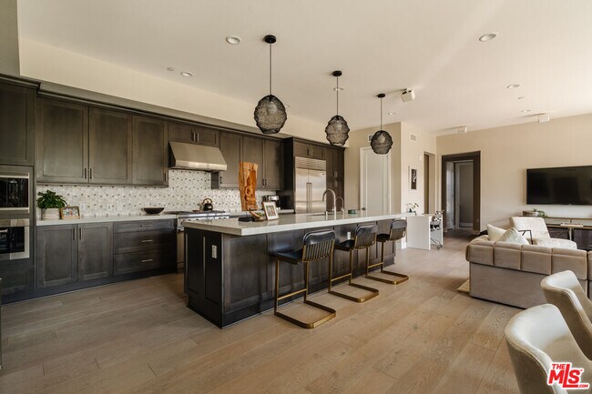 Building Photo - 12765 Bluff Creek Dr