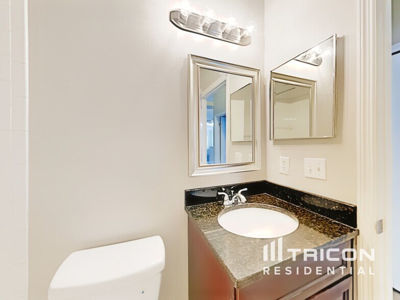 Building Photo - 7227 Edgewater Shores Ct