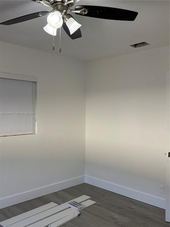 Building Photo - 1601 NE 158th St