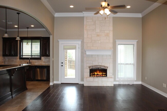 Building Photo - 1811 Spruce Pine Lane