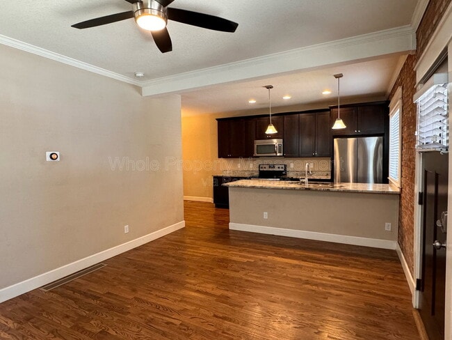 Building Photo - 2118 E 21st Ave