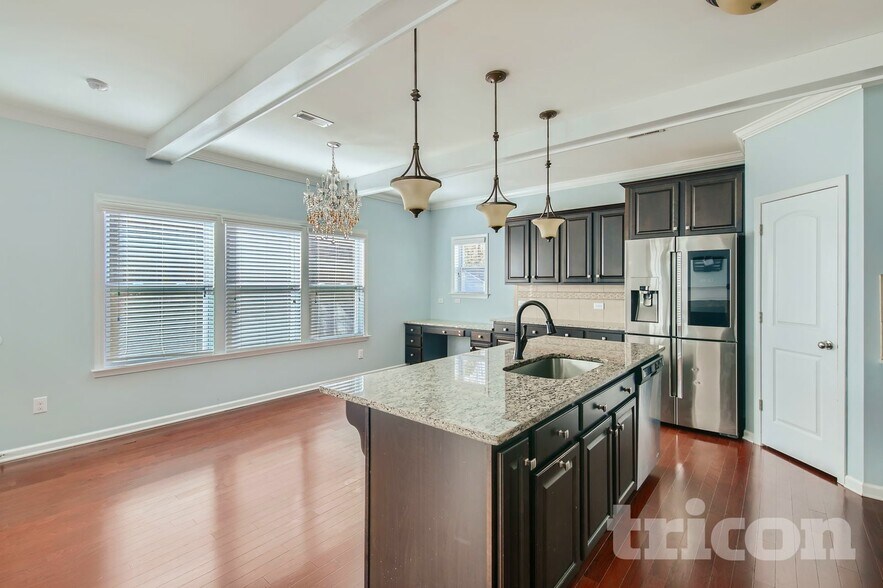 Building Photo - 2102 Eddie Massey Ln