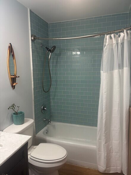 Building Photo - 44 W River Dr