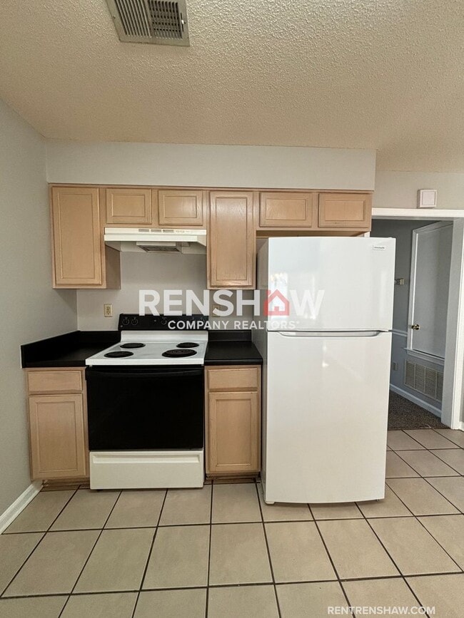Building Photo - Text the Leasing Team at 901-820-4367 to S...