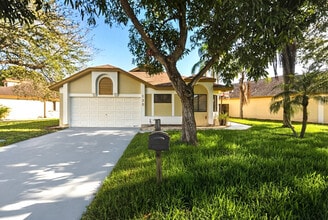 Building Photo - 138 Colly Way