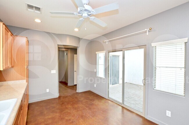 Building Photo - 4724 E Redfield Rd