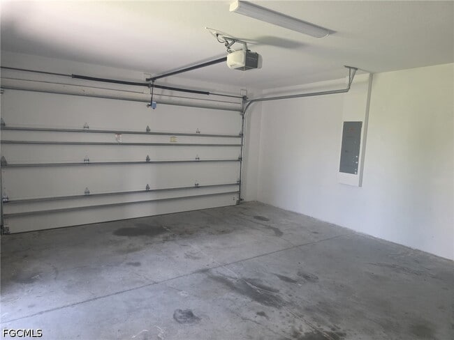 Building Photo - 1220 Chiquita Blvd N