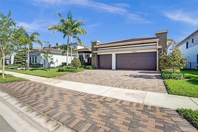 Building Photo - 10590 Mira Vista Dr