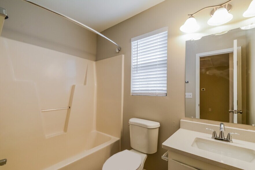 Building Photo - 713 Marjam Ln