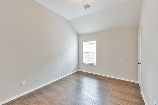 Building Photo - 9623 Wakefield Village Dr