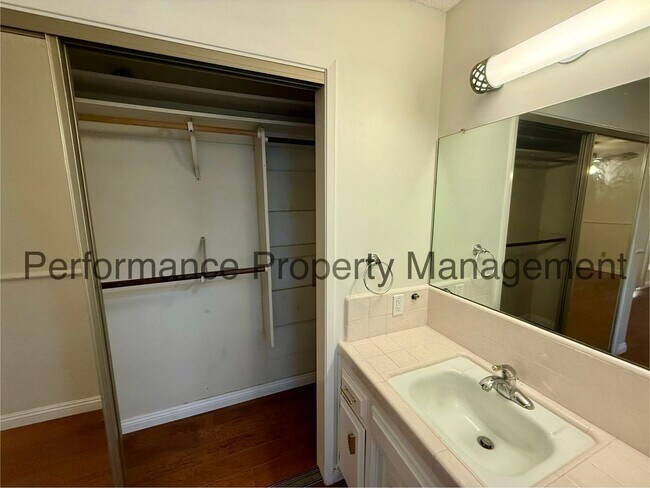Building Photo - 2508 Prestwick Ct