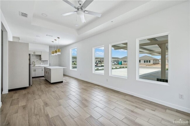 Building Photo - 13 Vision St