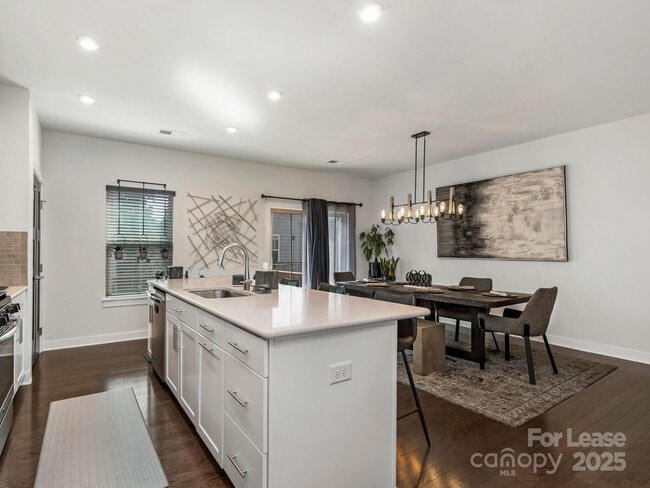Building Photo - 2049 Birchside Dr