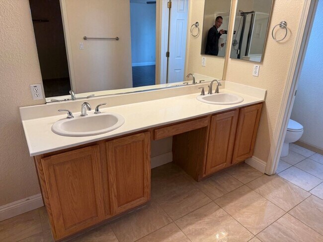 Building Photo - Modern 4 Bedroom w/ Loft Stonegate Area Vacaville *Star Rentals