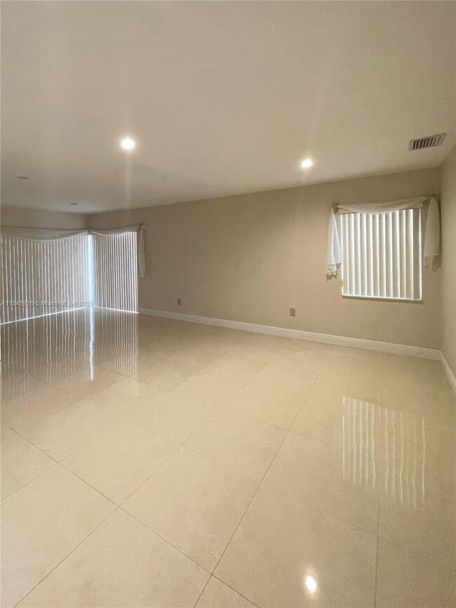 Building Photo - 10290 SW 139th Ct