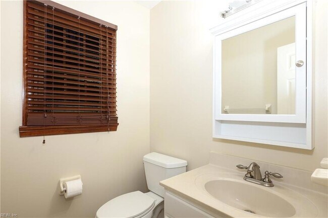 Building Photo - 1008 Hollins College Ct