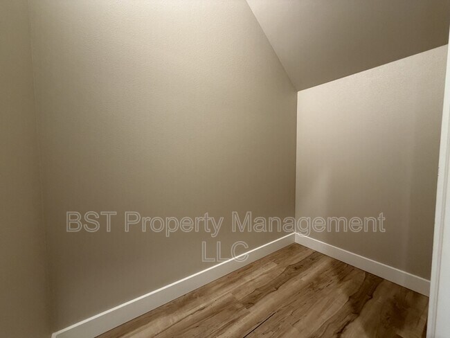 Building Photo - 4035 Filbert Ave NE
