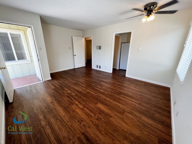 Building Photo - $2,595 - Darling 2 Bedroom 1 Bathroom Dupl...