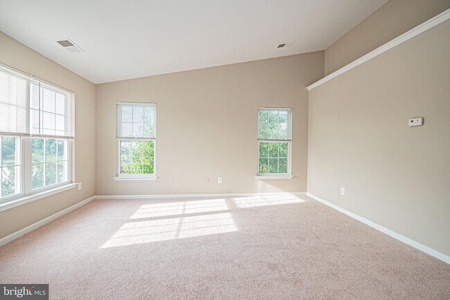 Building Photo - 22619 Upperville Heights Square