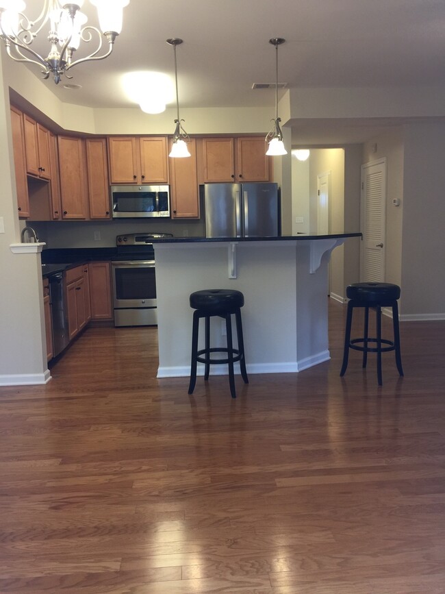 Building Photo - Move in ready townhome with garage and fen...