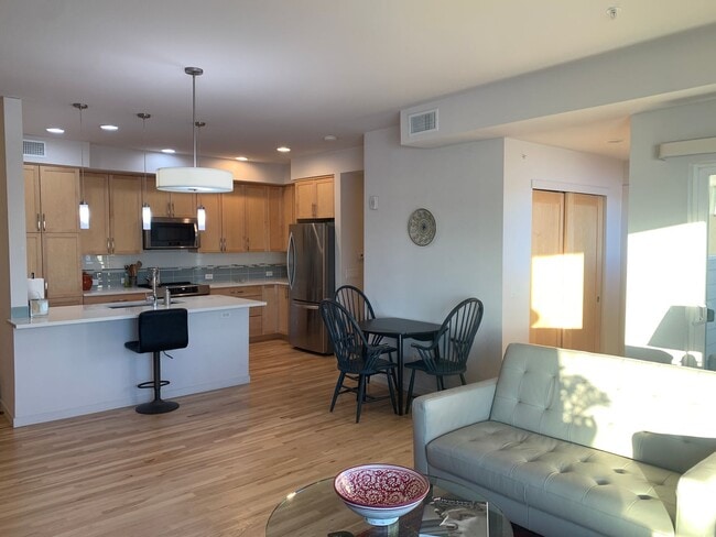 Building Photo - 1585 Hecla Way