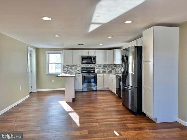 Building Photo - 10350 N Claiborne Rd