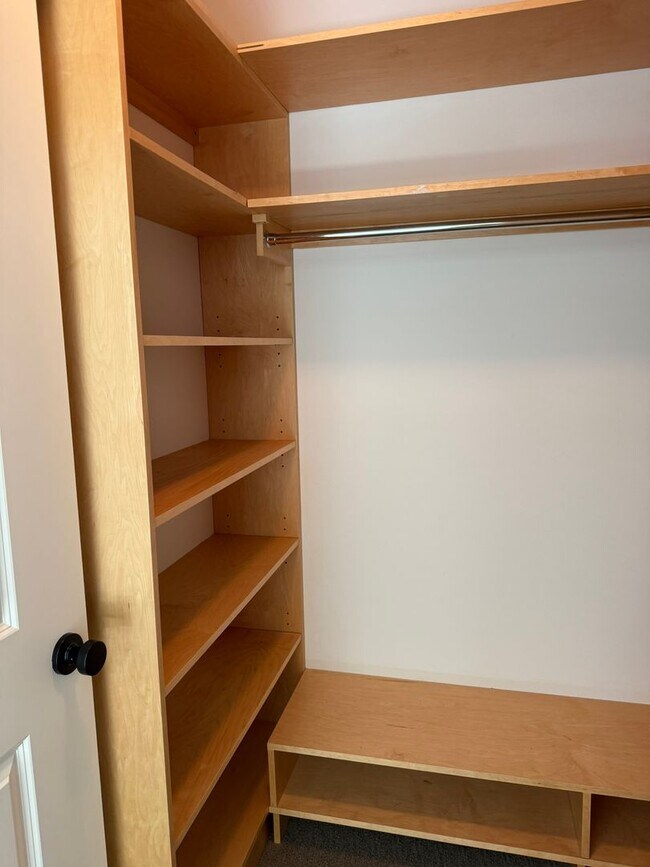 Building Photo - 1bd/1ba Kirkland Condo