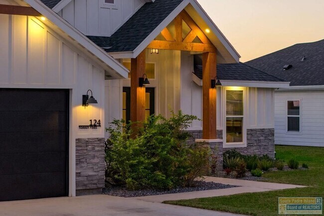 Building Photo - 124 Torrey Pines Dr