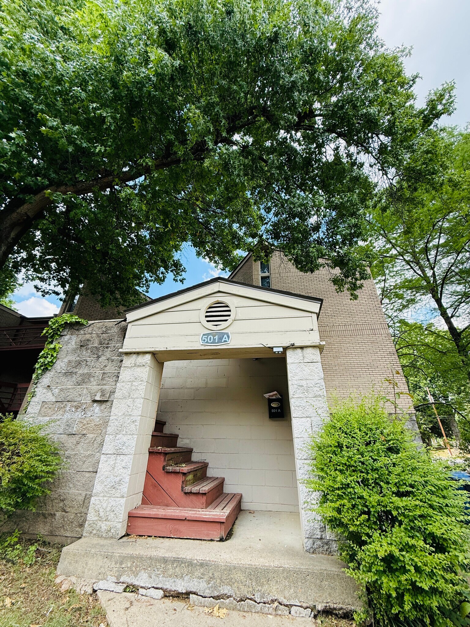 Building Photo - 501 Vine St