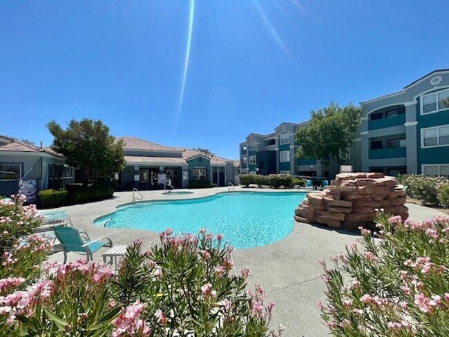 Building Photo - 6955 N Durango Dr