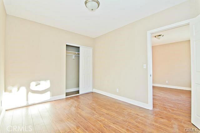 Building Photo - 620 1/2 W 59th Place Unit