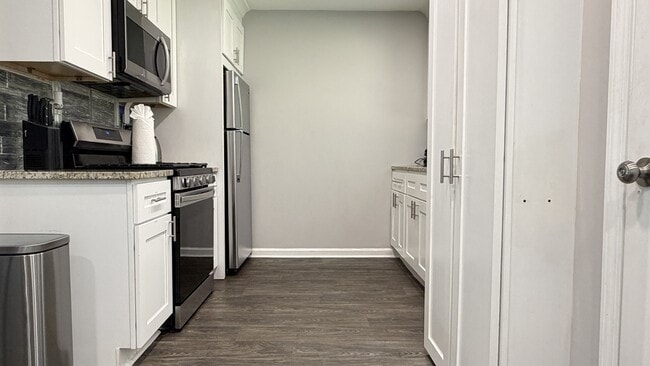 Building Photo - 5569 Pine Gate Dr