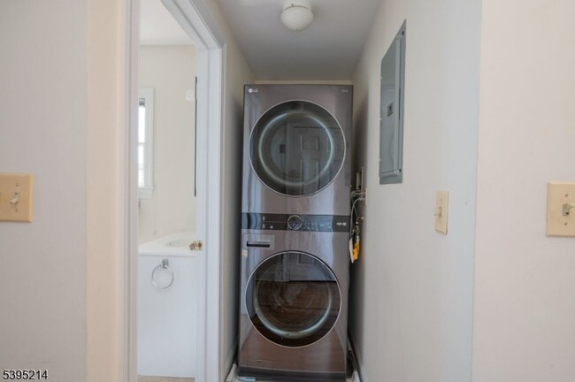 Building Photo - 54 Franklin Pl