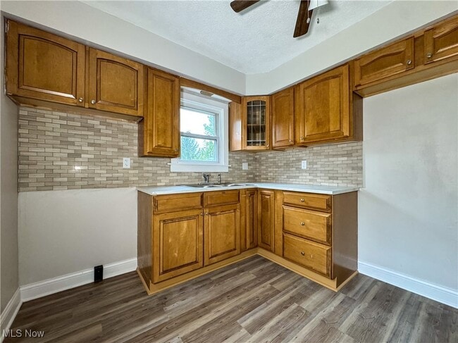 Building Photo - 2957 Greenfield Ave