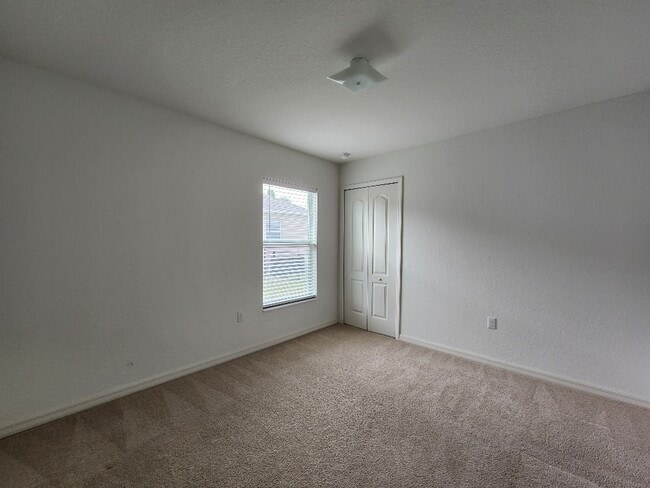 Building Photo - Gorgeous 4-Bedroom Lakefront!!