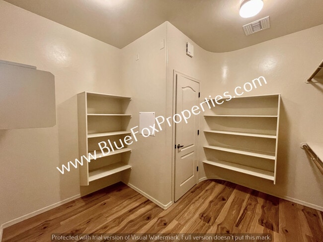 Building Photo - 2428 E Emerald Moon Dr